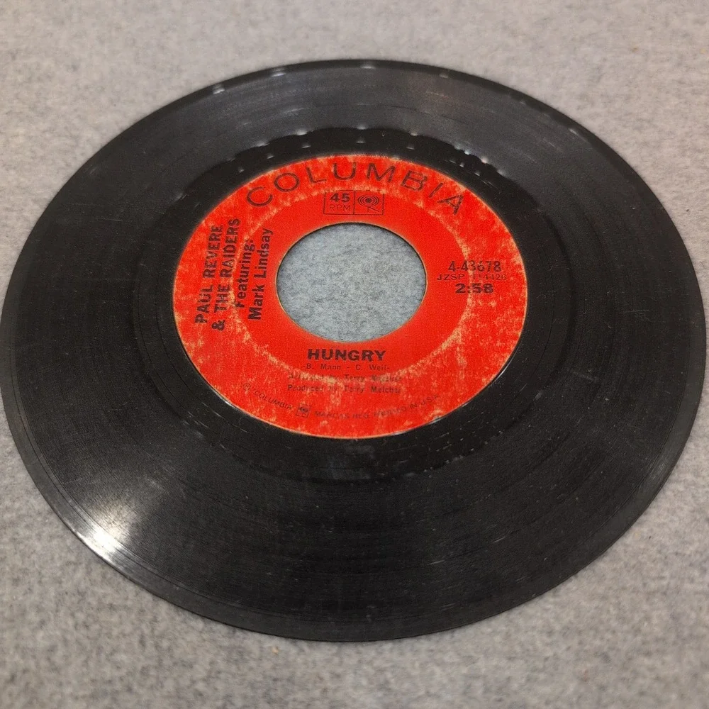 Paul Revere & The Raiders Hungry There She Goes 45 RPM Columbia 4-43678 Vinyl - Picture 3 of 4